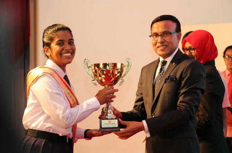 އިސްކަންދަރު ސްކޫލުގެ އެންމެ މޮޅު ދަރިވަރަކަށް އަޒްހާ