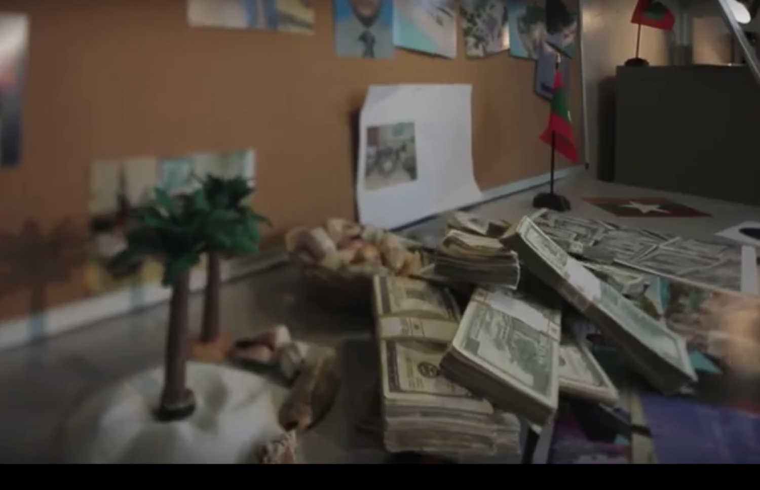 އަލްޖަޒީރާ އިން ތައްޔާރުކުރި އެމްއެމްޕީއާރުސީގެ ހިޔާނާތާ ގުޅޭ ޑޮކިއުމެންޓްރީގެ ޓްރެއިލާއަކުން ނަގާފައިވާ ސްކްރީން ޝޮޓެއް.