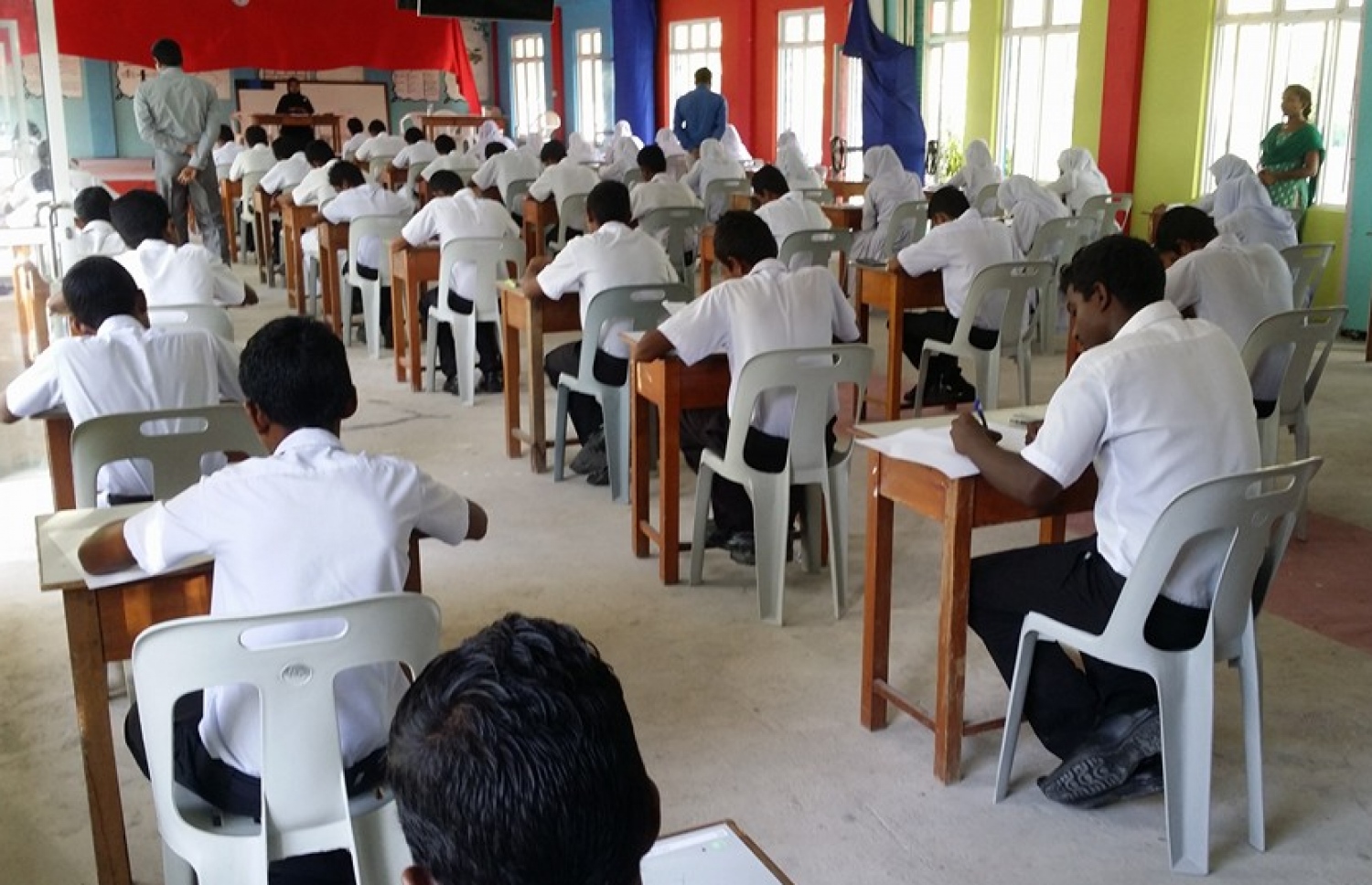 ރަށެއްގެ ސްކޫލް ދަރިވަރުންތަކެއް ޓެސްޓެއް ހަދަނީ: ދަރިވަރުންނަށާއި ސިޔާސީ މައިދާނުގައި ވެސް މީސްތަކުންނަށް ދަސްކޮށްދޭންވީ ހައްގުތައް ހޯދަން މަސައްކަތް ކުރުމުގެ ބަދަލުގައި މަސްއޫލިއްޔަތު އުފުލުމަށް..