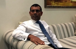 ލަންކާ އިން އިއްޔެ ފުރާވަޑައިގަތުމުގެ ކުރިން ނަޝީދު ލަންކާ އެއާޕޯޓުގައި.-- ފޮޓޯ: ޓުވިޓާ