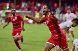 ގައުމީ ޓީމަށް ލަނޑެއް ޖަހައިދިނުމަށް ފަހު ދަގަނޑޭ އުފާފާޅުކުރަނީ.-- ފޮޓޯ: ނިޝާން އަލީ/ މިހާރު