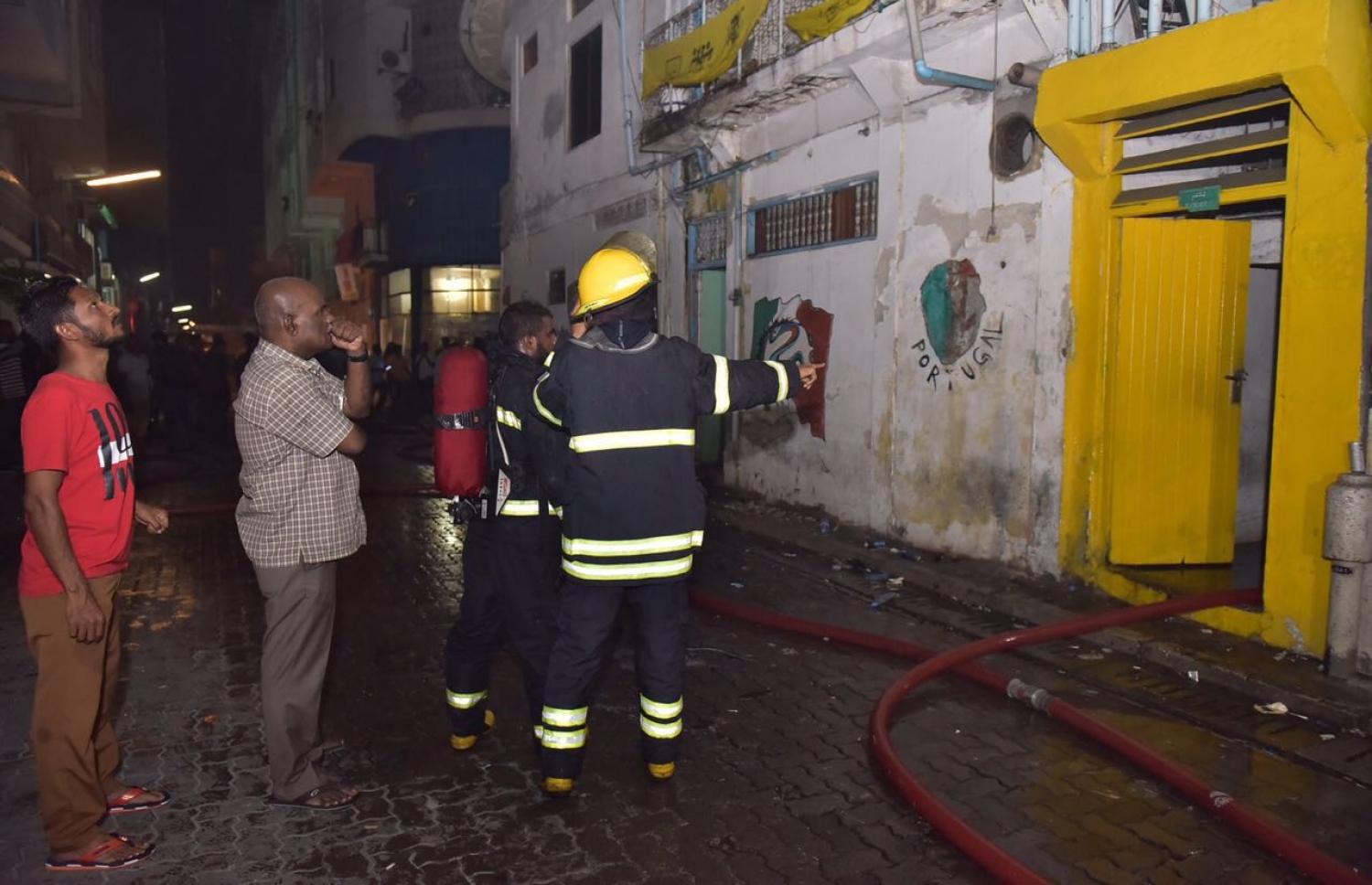 އެސްބަރީގައި ހިނގި އަލިފާން ނިންވަން ސިފައިން ހަރަކާތްތެރިވަނީ --ފޮޓޯ/ ނިޝާން އަލީ/ މިހާރު