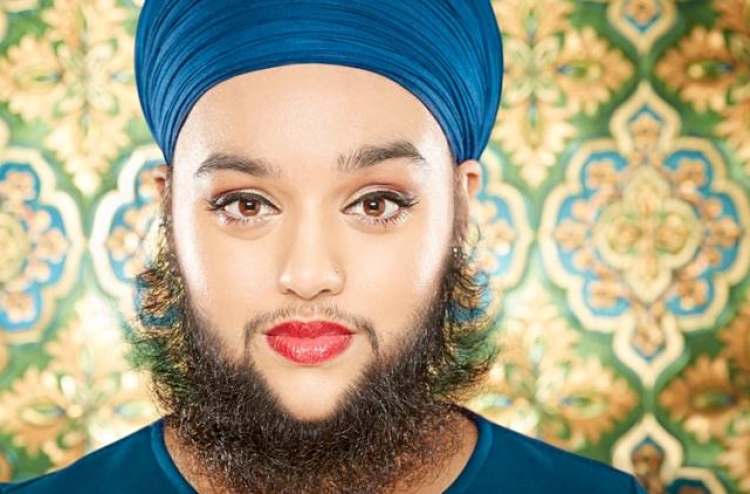 ތުނބުޅިއާ ހެދި މަލާމާތް ކުރަނިކޮށް ރެކޯޑް ފޮތަށް