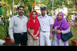 އިބްރާހިމް މަނިކުފާނު އޭނާގެ ދެ ދަރިންނާއި އަންހެނުން މަލިކުގައި