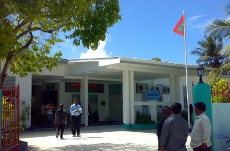 މާލި ހަދަން އުޅުނު ކުއްޖެއްގެ ގައިގައި ރޯވެ ފިހިއްޖެ