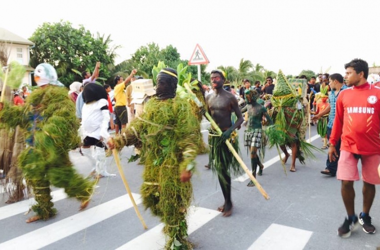 ފެންކުޅީގައި ދެ މީހެއްގެ ކަންފަތު ތޫރި ފެޅުނު