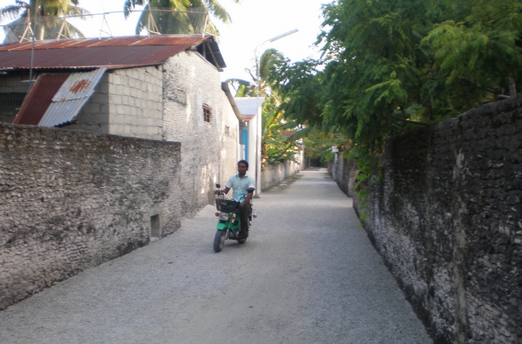 ކުޑަކުއްޖަކަށް އަނިޔާކުރާ މައްސަލައެއް ބަލަނީ