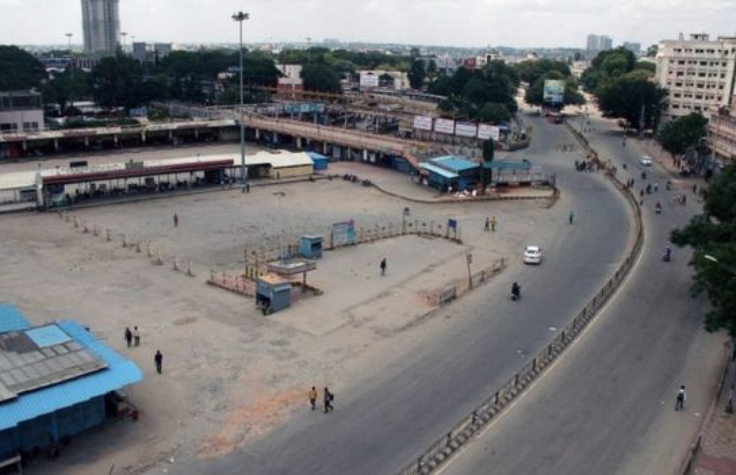 ހަމަނުޖެހުންތަކާ ގުޅިގެން ބެންގަލޫރުގެ ޕަބްލިކް ޓްރާންސްޕޯޓް ވަނީ ހުއްޓުމަކަށް އައިސްފައި.