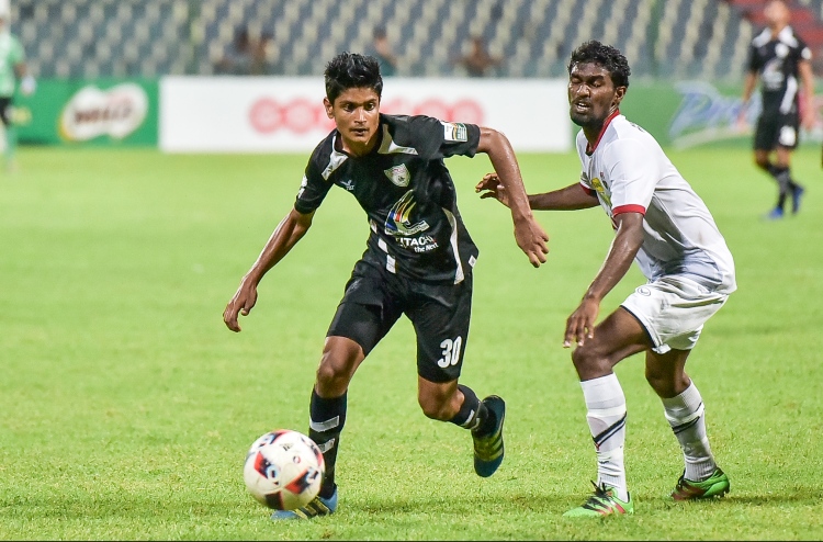 އީގަލްސް މޮޅުވެ، މާޒިޔާއާ ގާތަށް ޖެހިލައިފި