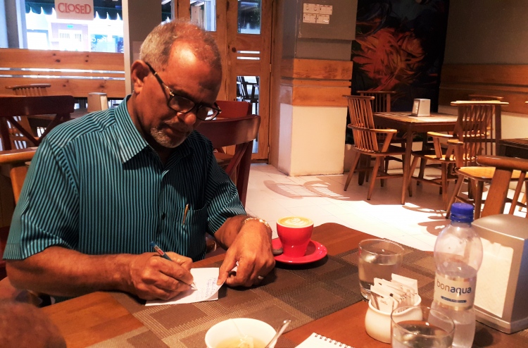 ޝާކިރުބޭގެ އަނެއް ދުނިޔެ