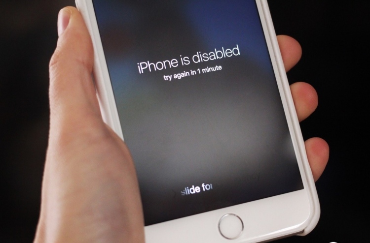 އައިފޯން ހެކްކުރި ބަޔަކު ހޯދަން ދައުވާކޮށްފި