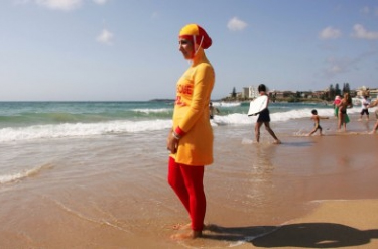 ބުރުގާ އެޅި އަންހެނަކު ފްރާންސްގެ ބީޗަކުން ބޭރުކޮށްފި