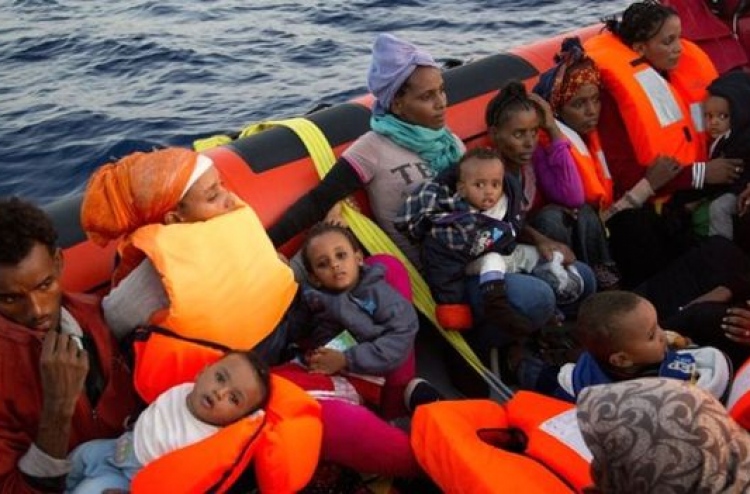 ރެފިއުޖީންގެ ބޯޓެއް ފެތި 42 މީހުން ކަނޑުވެއްޖެ