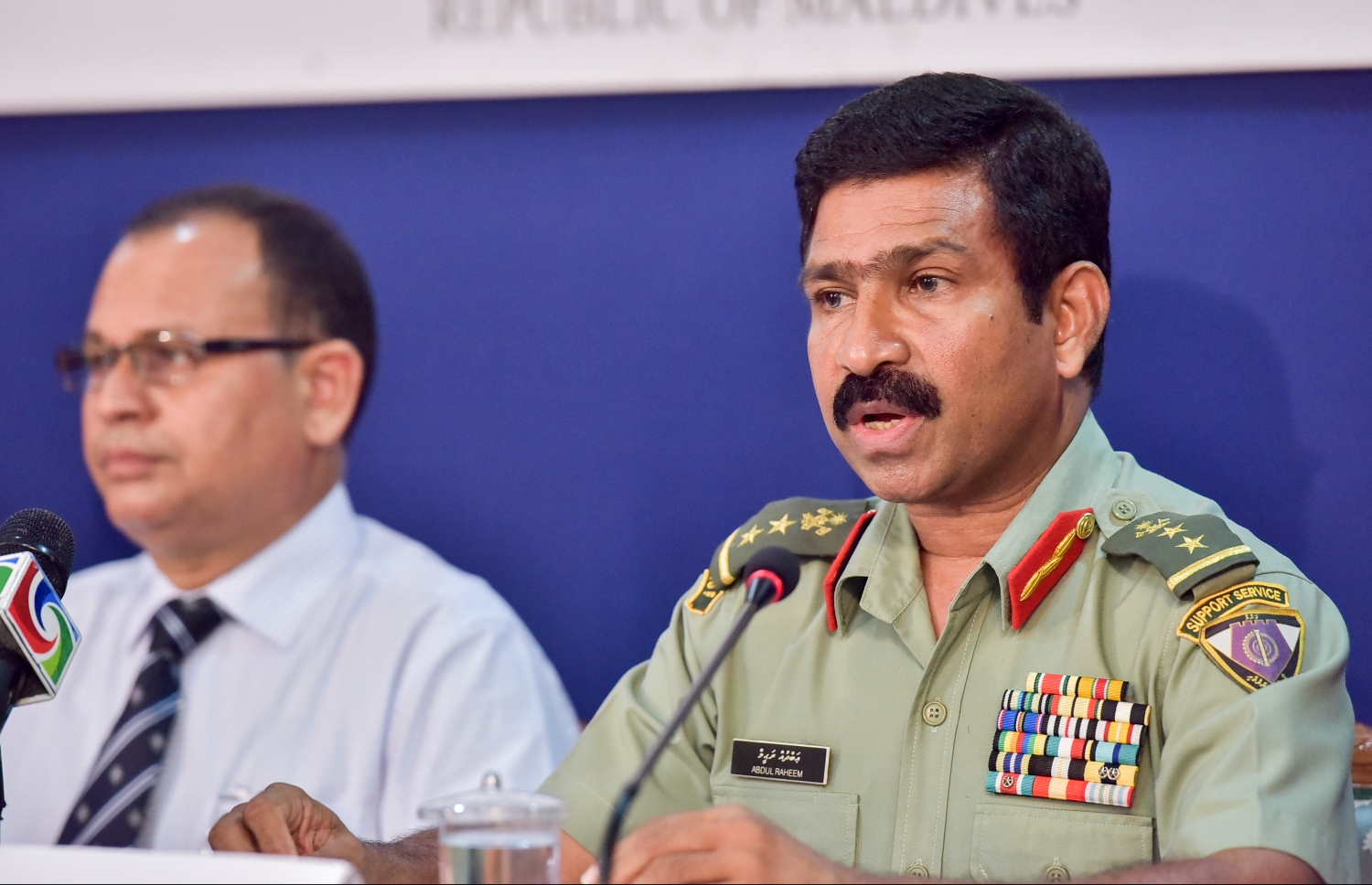 ކައުންޓަ ޓެރެރިޒަމް ސެންޓަރުގެ ޑެޕިއުޓީ ޑިރެކްޓަރު ޖެނެރަލް ކާނަލް އަބްދުއްރަހީމް މިއަދު ނޫސްވެރިންނާ ވާހަކަދައްކަވަނީ.-- ފޮޓޯ: ނިޝާން އަލީ/ މިހާރު