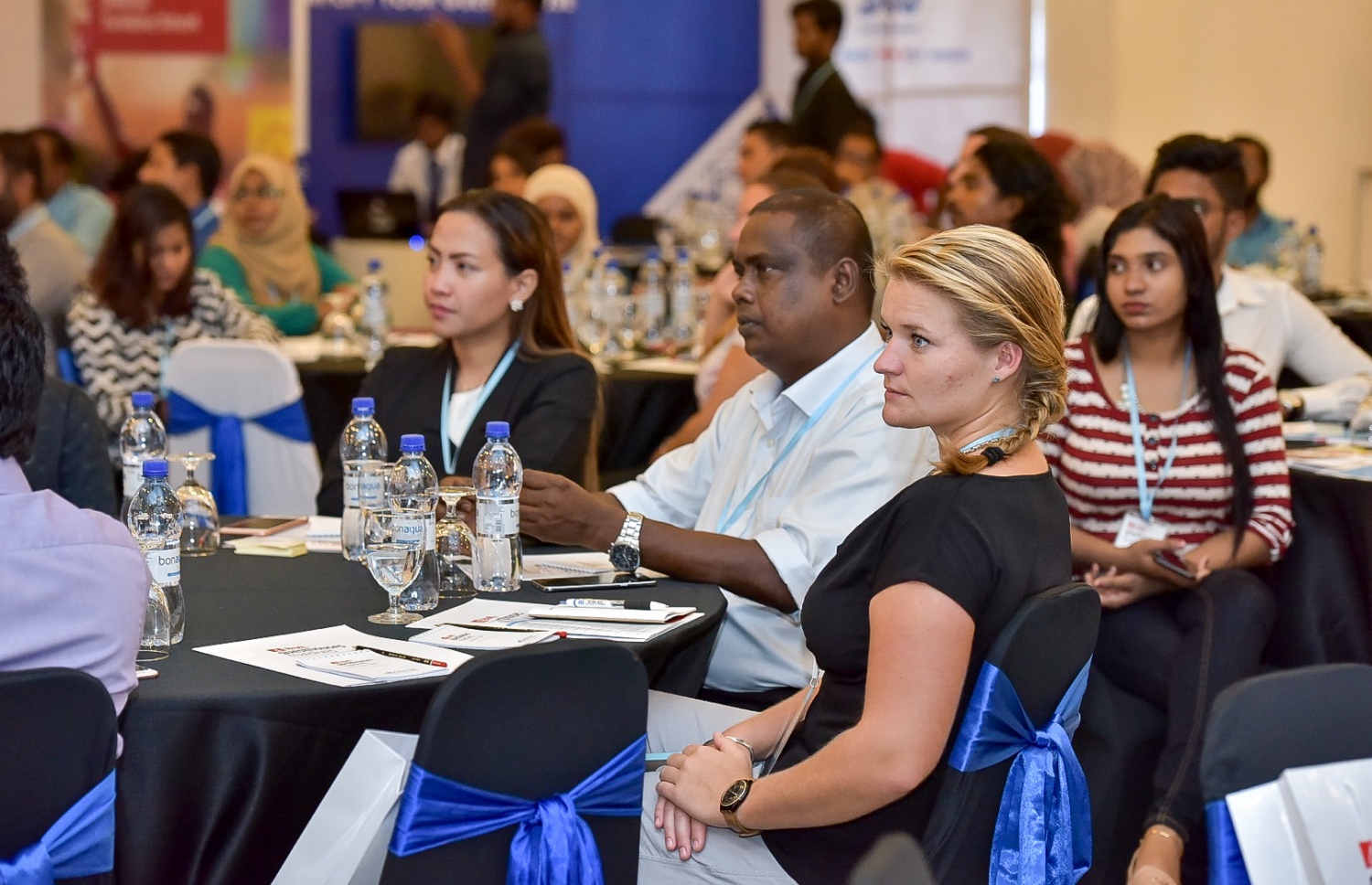 މިދިޔަ ހޮނިހިރު ދުވަހު ބޭއްވި ގެސްޓްހައުސް ކޮންފަރެންސްގައި އެ ދާއިރާގައި ހަރަކާތްތެރިވާ ފަރާތްތަކުން ބައިވެރިވަނީ.-- ފޮޓޯ: ނިޝާން އަލީ/ މިހާރު