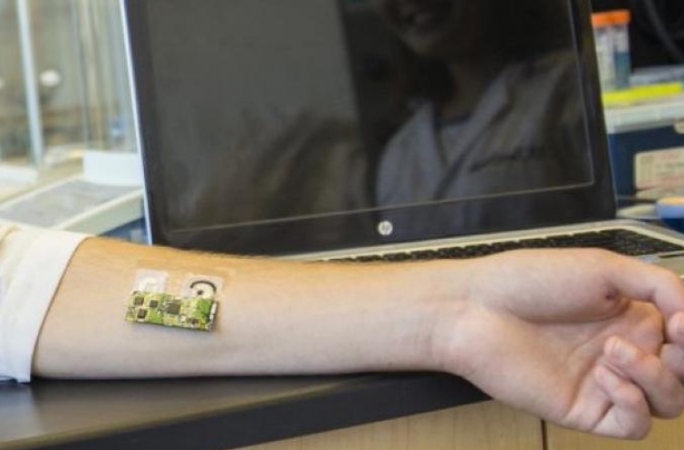 ލޭގައި ހަކުރު ހުންނަ މިންވަރު އަންގައިދޭ ސެންސާއެއް