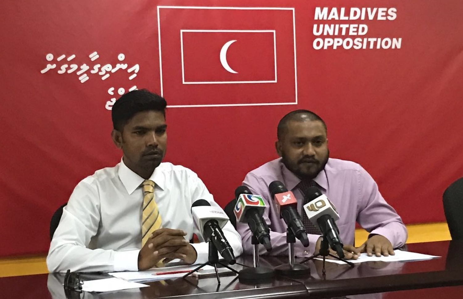 އެމްޑީޕީ އާއި އަދާލަތު ޕާޓީ ގުޅިގެން ބޭއްވި ޕްރެސް ކޮންފަރެންސްގައި ޝިފާޒާއި އަދާލަތު ޕާޓީގެ ނައިބު ރައީސް އަލީ ޒާހިރު ވާހަކަ ދައްކަވަނީ. --ފޮޓޯ: މިހާރު