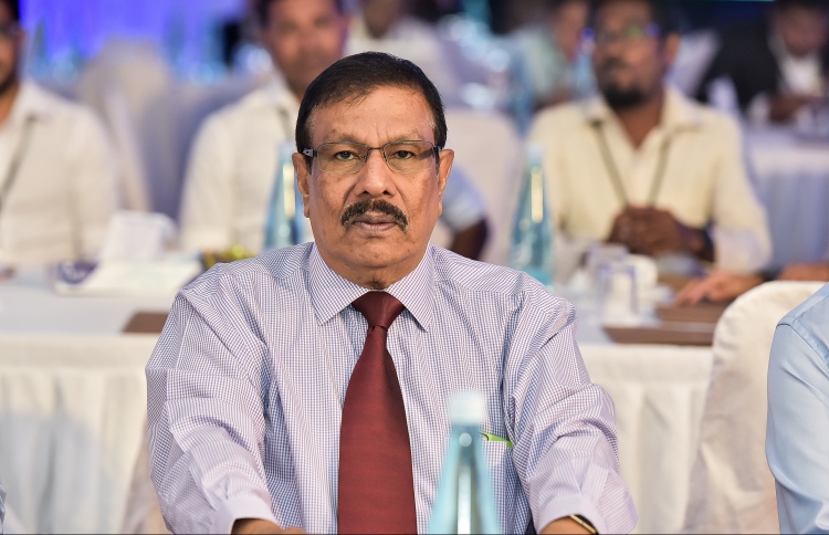 އެމްޔޫ މަނިކު މަންޓާއަށް ފޭވާކުރައްވާފައެއް ނެތް