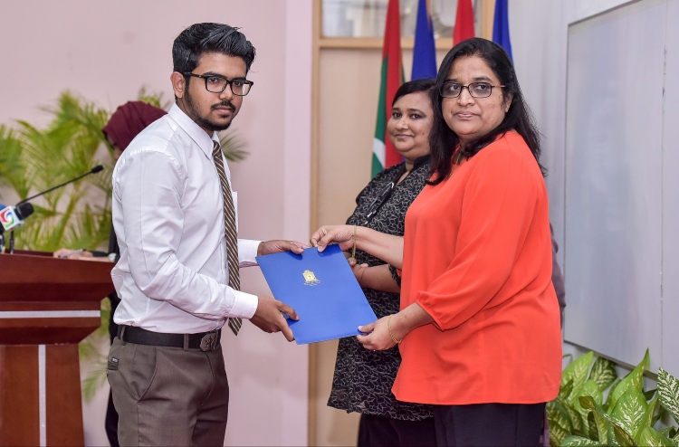 ގައުމީ ޔުނިވަސިޓީގެ ސްކޮލަޝިޕް 24 ދަރިވަރަކަށް ދީފި