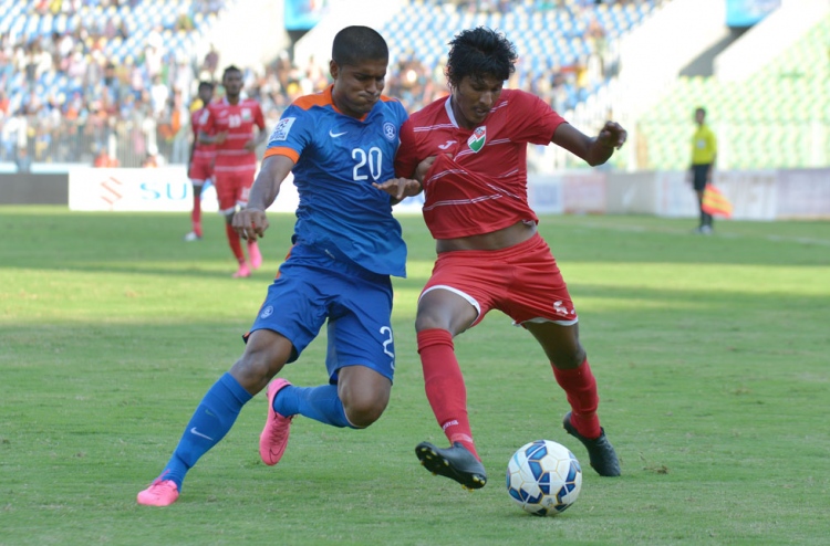 12 އަހަރަށް ފަހު ރަށުން ބޭރުގައި އިންޑިއާއަށް މޮޅެއް