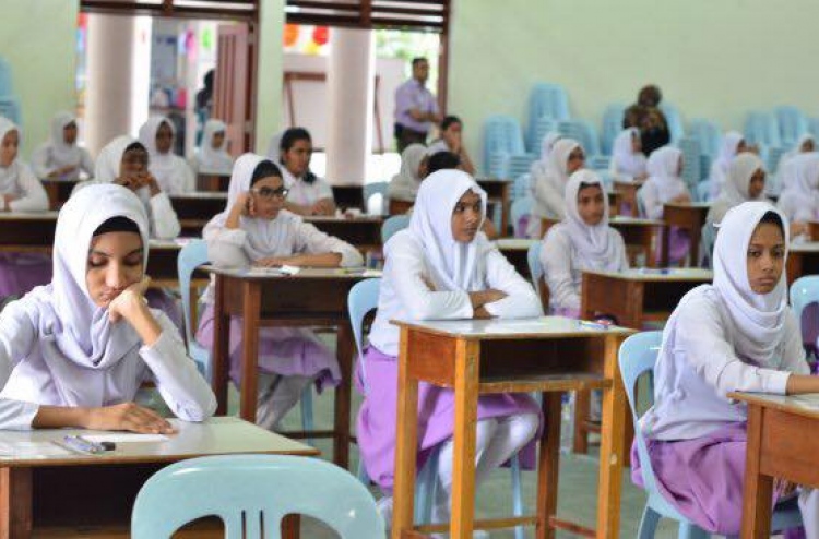 "އިސްލާމް ޕޭޕަރު ހެދި ޓީޗަރުން މަކަރެއް ނުހަދާ"