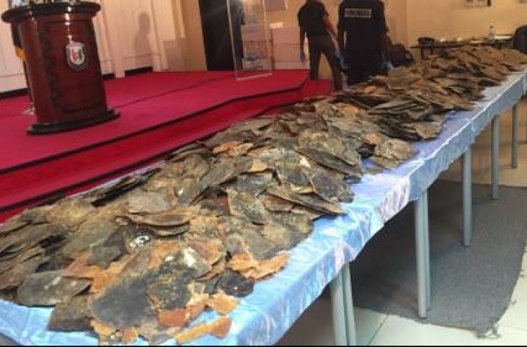 ކަހަނބު ފަތްތަކެއް ފޮށިގަނޑުތަކުގައި ހުއްޓައި ފެނިއްޖެ