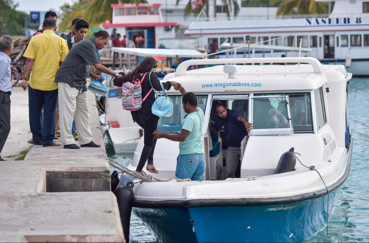 ހިންމަފުއްޓާއި ހުރައަށް ފެރީ ލޯންޗުތައް ފަށައިފި