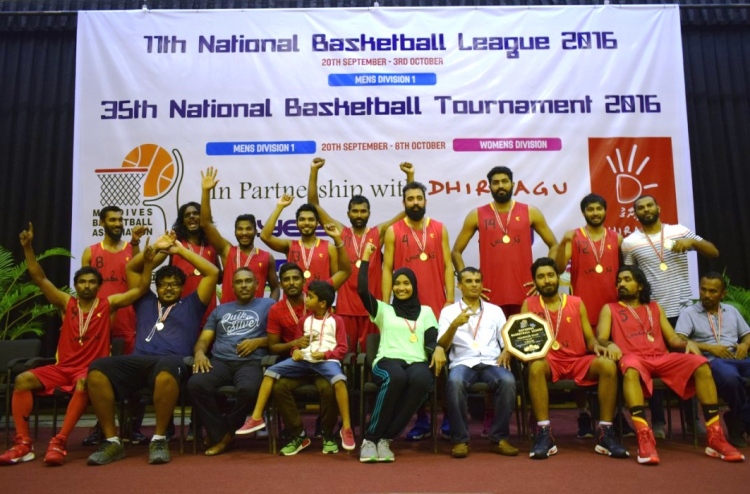 ބާސްކެޓްބޯޅަ ލީގު ޗެމްޕިއަންކަން ޓީރެކްސް ހޯދައިފި