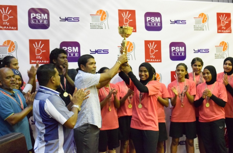 ގައުމީ އަންހެން ބާސްކެޓްބޯޅަ ތަށި ސައިކްލޯން އަށް