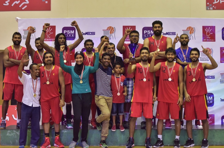 ގައުމީ ފިރިހެން ބާސްކެޓްބޯޅަ ތަށި ޓީރެކްސް އަށް