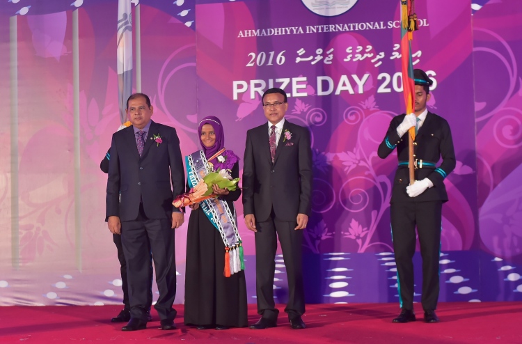 އަހުމަދިއްޔާ ސްކޫލުން އެއްވަނަ ނަޝާ އާއި ރިފްޒާއަށް