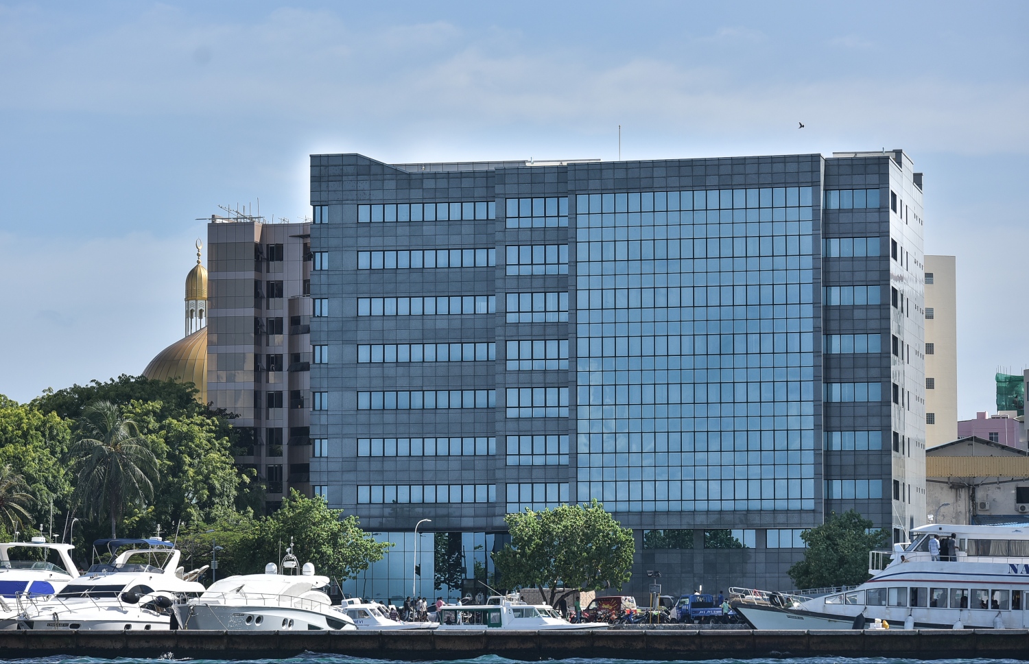 މަރުކަޒީ ބޭންކުގެ މައި އިދާރާ: ޑޮލަރު ގަނެ ވިއްކުމުގެ ލައިސަންސް ނެތް ފަރާތްތަކުގެ އަތުން ސަރުކާރުގެ ކުންފުނިތަކުން އެ މުއާމަލާތް ހިންގާ.---މިހާރު ފޮޓޯ