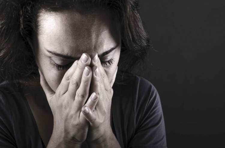 މެދުއުމުރުގެ އަންހެނުންނަށް ޑިޕްރެޝަނުން ހިތުގެ ބަލި