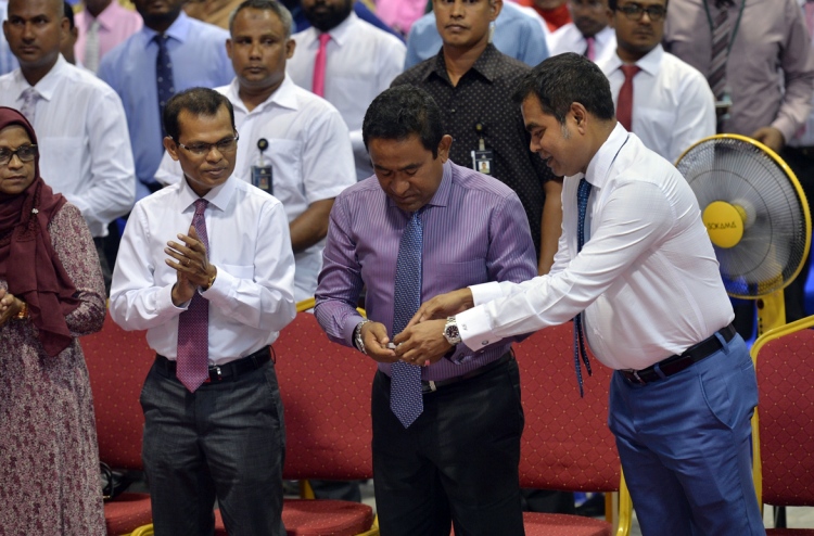 މޫސަގެ ކޮލަމް: ރެކިގަތުމުގެ އުޒުރަކަށް ކޮމަންވެލްތު