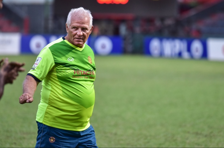 ވިކްޓަރީގެ ކޯޗަކަށް އަނެއްކާ ވެސް ކިސް!