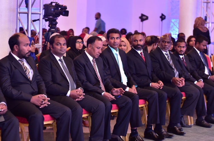 ސިވިލް ކޯޓާއި ކްރިމިނަލް ކޯޓަށް ފަނޑިޔާރުން ހޯދަނީ