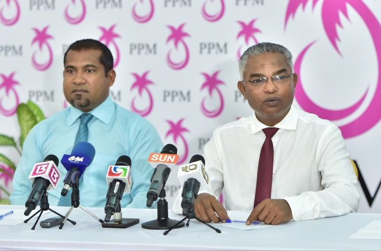 ޕާޓީ ހިންގޭނެ ގޮތެއް ހޯދަން މައުމޫނާ ވާހަކަ ދައްކަނީ