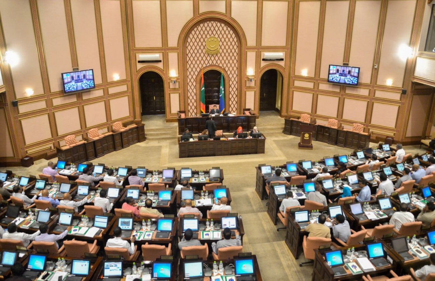 ރައްޔިތުންގެ މަޖިލީހުގެ ޖަލްސާއެއް ކުރިއަށް ދަނީ.