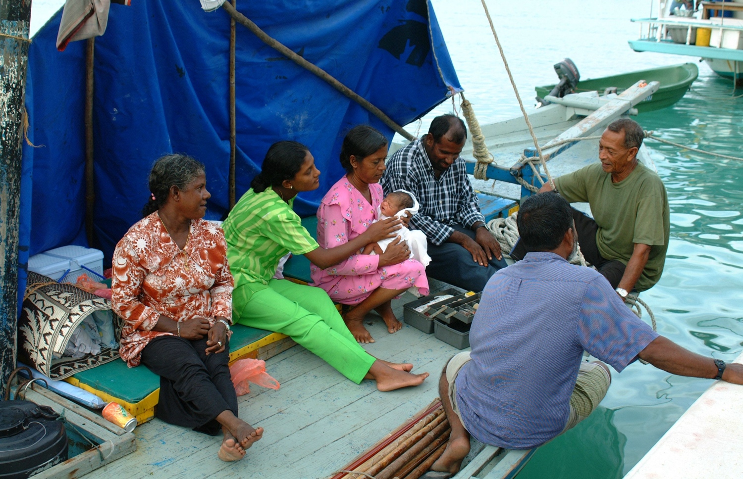 އާއިލާ ރޭވުމާއި ދޭތެރެ ދުރުކުރުމަކީ މައިންގެ ސިއްހަތަށް ކިހާ މުހިއްމު ކަމެއް ކަން ދިވެހިންނަށް އެނގިގެން ދިޔަ ދުވަސްވަރު. ފޮޓޯ: ޔޫއެންއެފްޕީއޭ/ ޝާހީނާ އަލީ