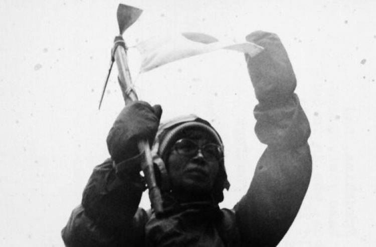 އެވަރެސްޓަށް އެރި ފުރަތަމަ އަންހެން މީހާ މަރުވެއްޖެ