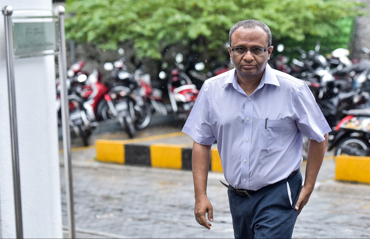 މައުމޫންގެ ވަކީލު ސުއޫދު: އިންތިހާބެއް ފަސްކުރުމަކީ ވަރަށް ބިރުވެރި ކަމެއް ކަމަށް ސިވިލް ކޯޓުގައި މިއަދު އޭނާ ވިދާޅުވި.---މިހާރު ފޮޓޯ