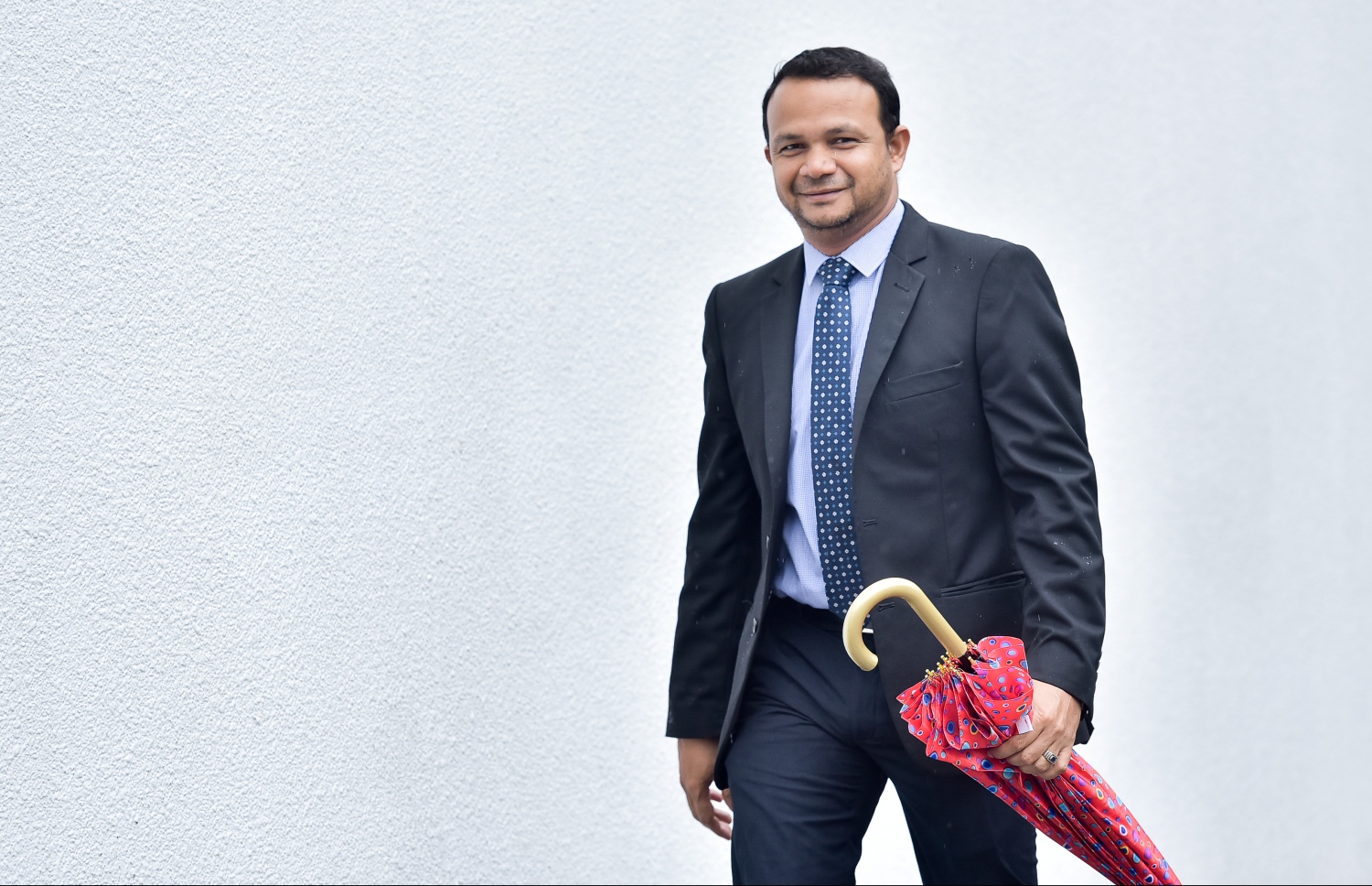 ގާނޫނީ ވަކީލް އަލީ ހުސައިން: ޕާޓީތަކުގެ ޕްރައިމަރީން ބަލިވާ ކެންޑިޑޭޓުން އަމިއްލަ ގޮތުން އިންތިހާބުތަކުގައި ވާދަނުކުރެވޭ ގާނޫނީ ގޮތުން ހަދައިފި ނަމަ އޭގެ ނޭދެވޭ އަސަރު އިދިކޮޅު މީހުންނަށް ކުރާނެ ކަމަށް ވިދާޅުވި --މިހާރު ފޮޓޯ: ނިޝާން އަލީ/މިހާރު