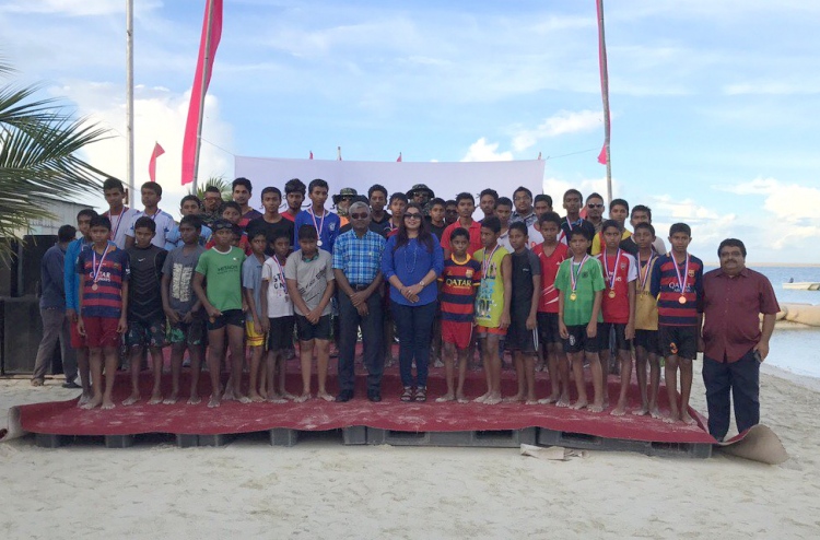 ތިނަދޫގައި ސްވިމިން ޓްރެކެއް އަޅައިފި