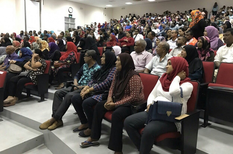 އޮޅުންބޮޅުން: ސަރުކާރުގެ މުއައްޒަފުންނަށް ފުލެޓް ދިނުން