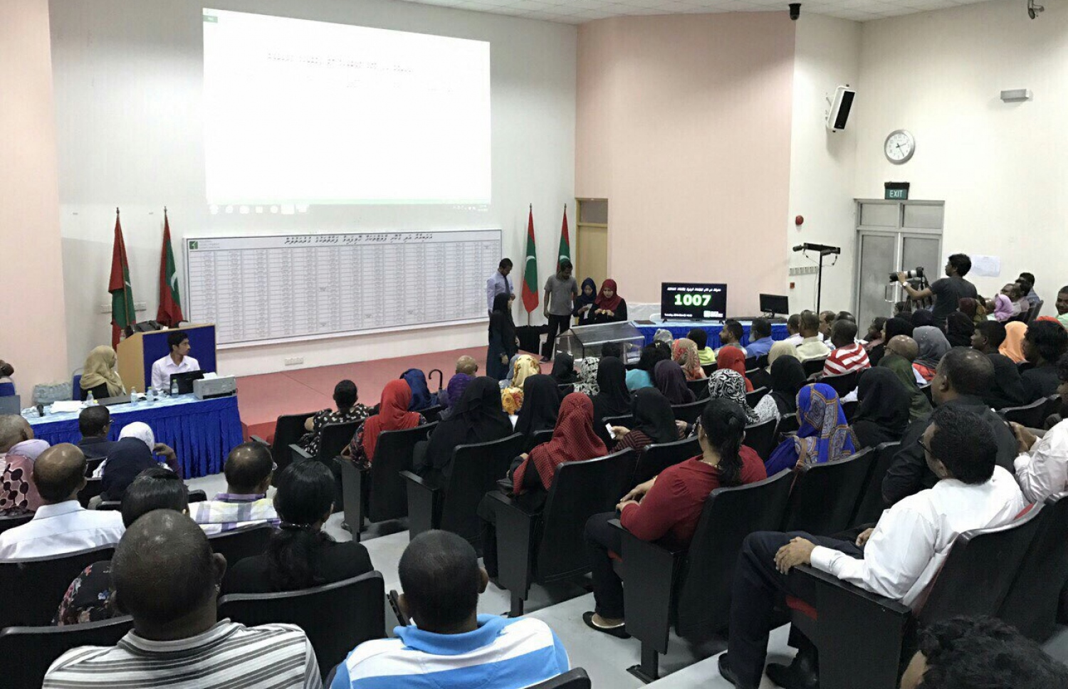 ޓާޓާ ފްލެޓްތައް ލިބުނު މީހުން ގުރުއަތު ނަގަނީ: ދެ މިލިއަން ރުފިޔާ ނުދެއްކުނު މީހުންގެ ފްލެޓްތައް ވިއްކާލަން ސަރުކާރުން އޮތީ ނިންމާފައި.