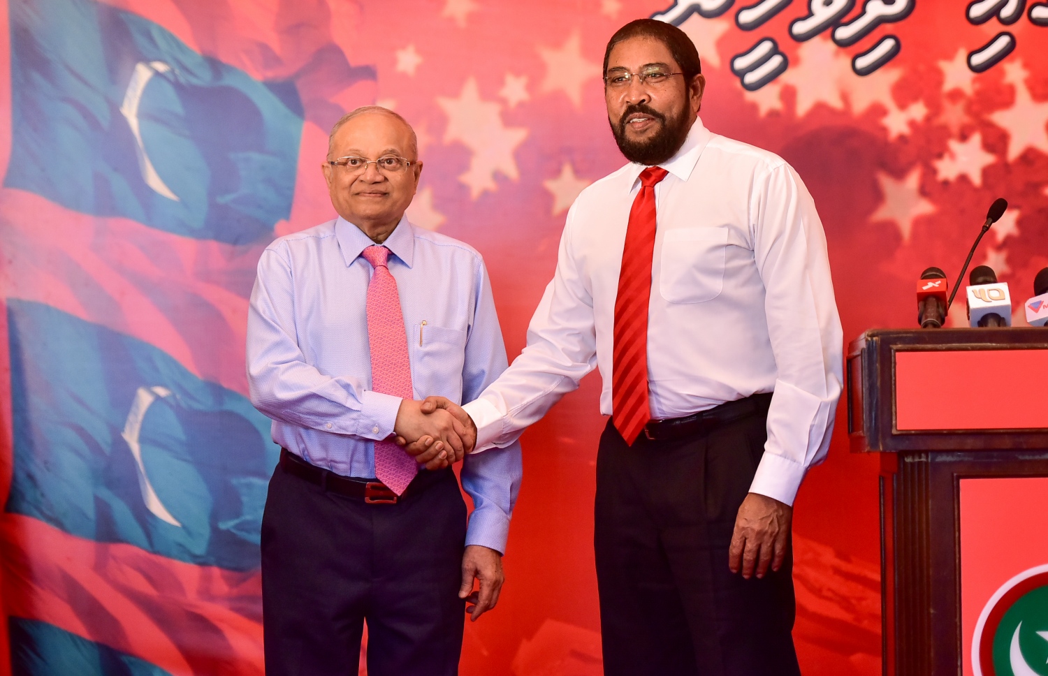 ޕީޕީއެމްގެ ރައީސް މައުމޫން ކުނޫޒްގައި ޖޭޕީގެ ލީޑަރު ގާސިމާ ސަލާމްކުރައްވަނީ: މައުމޫން ވިދާޅުވީ އެ ޕާޓީއާ އެކު ފެށުނީ ވަރަށް މުހިންމު ކަމެއް ކަމަށް. ފޮޓޯ: ނިޝާން އަލީ /މިހާރު