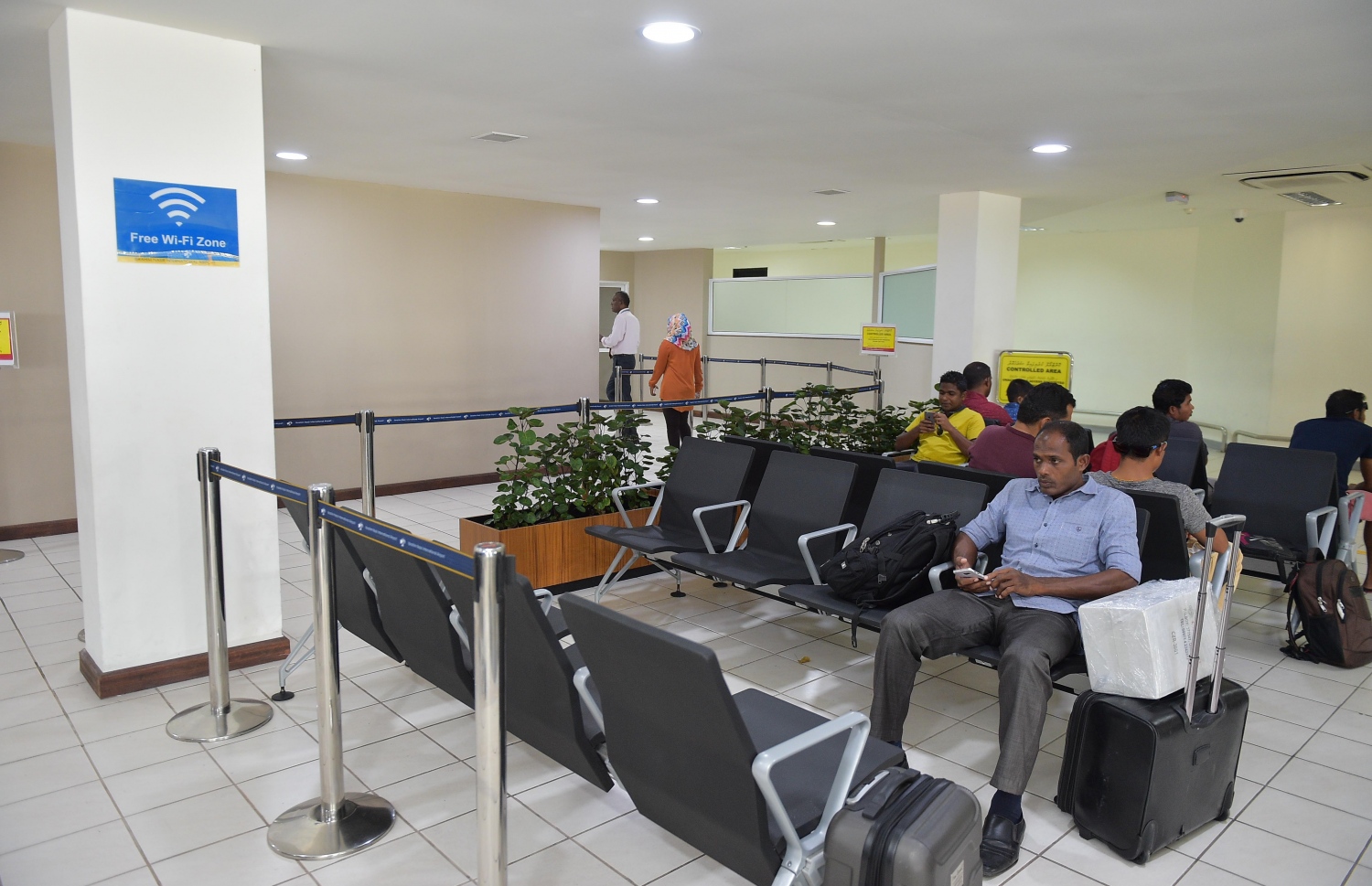 އައިއެންއައިއޭގެ ޑޮމެސްޓިކް ޓާމިނަލްގައި ޖަހާފައިވާ އާ ގޮނޑިތައް: މި ތަނުގެ ޖާގަ ވަނީ ބޮޑުކޮށްފައި.-- ފޮޓޯ: މުހައްމަދު ޝަރުހާން/ މިހާރު