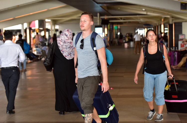 ޓޫރިސްޓުން އިތުރު ނުކުރެވެނީ އެއާޕޯޓު ތޮއްޖެހުމުން