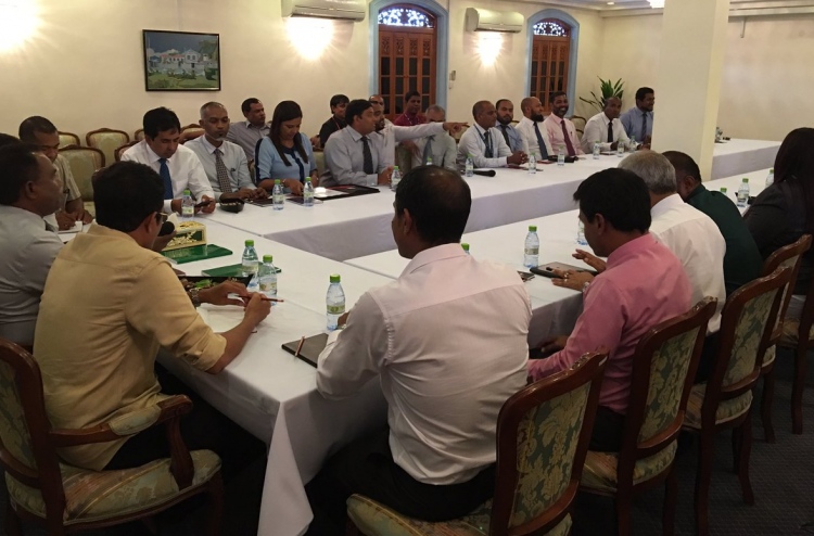 ޖަލްސާ އަށް ދާން މަޖުބޫރުކޮށް، އިންޒާރު ދެނީ!