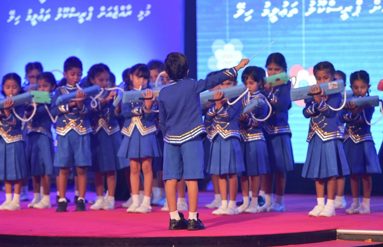 1 އަހަރުގެ ކުދިން ސްކޫލަށް ވައްދަން މެމްބަރުން ދެކޮޅު